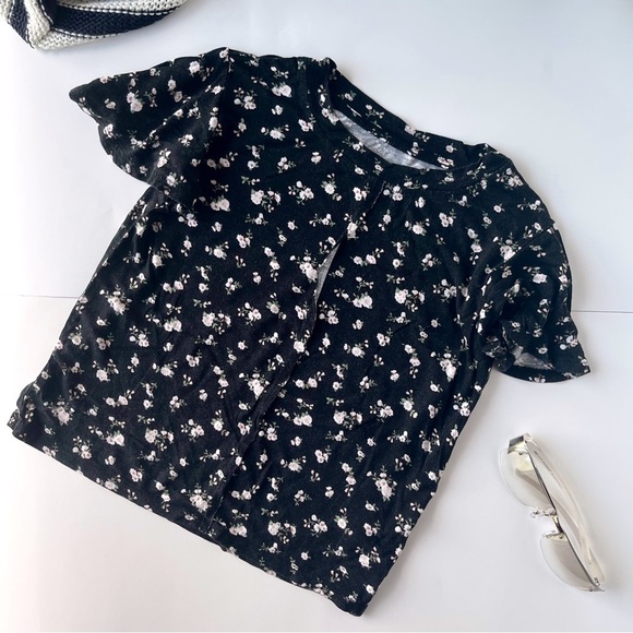 3/$20 Art Class Black Floral Crop Top - Picture 5 of 5